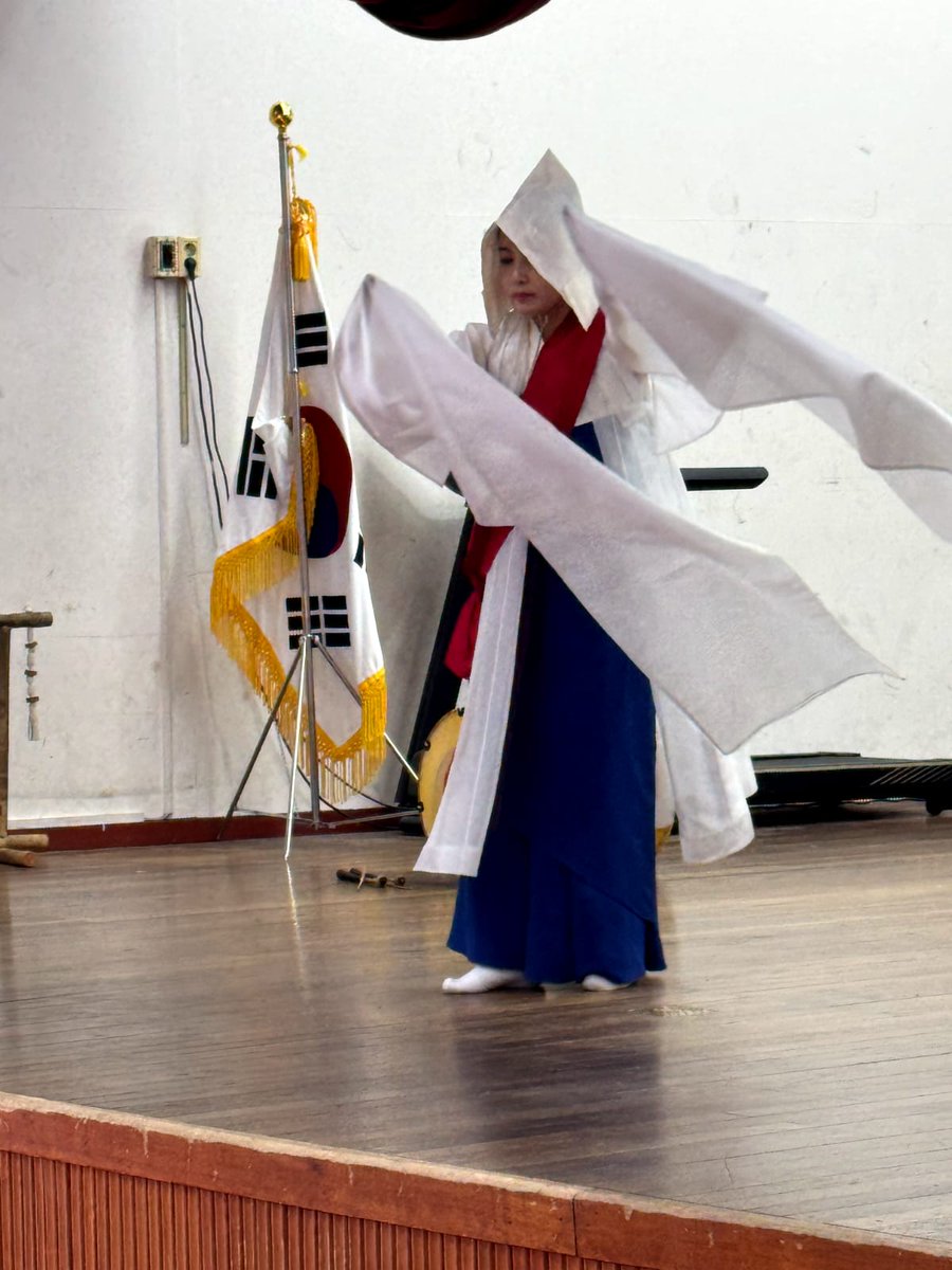 GunnersburySch's tweet image. Some of the year 9 Gunnersbury boys took park in and experienced a tradition Korean dance workshop today
