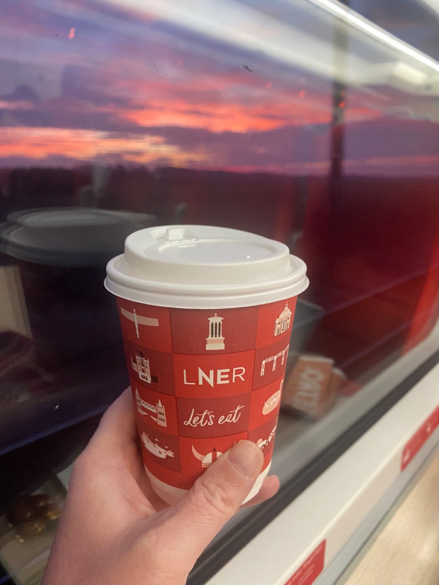 YLSSarahRobbo's tweet image. Thank goodness for coffee ☕️ & beautiful sunrises 🌅 💕
Early start today on 5.40 train Edinburgh to London @wellcometrust for the first Adolescent Health Study Research Community & Engagement event
#healthresearch #youngpeople