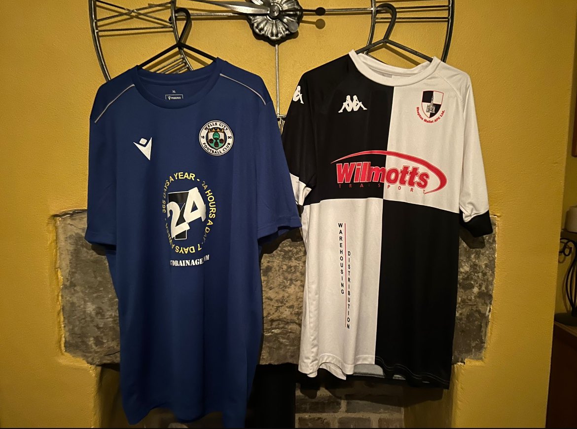 AS_FootyReview's tweet image. First 2 shirts in… rivals on the park, but coming together off it, thank you @CityWellsfc and @Mallet_AFC for supporting the #MarchToMallet charity walk for #2Wish and in memory of #BeMoreLikeOlivia🤍🍓 great work 🙌🏼