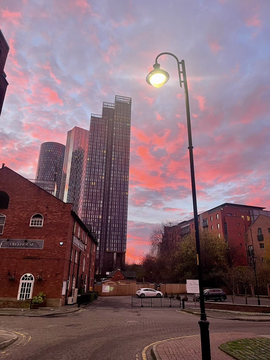Some sky this morning #Manchester #Castlefield