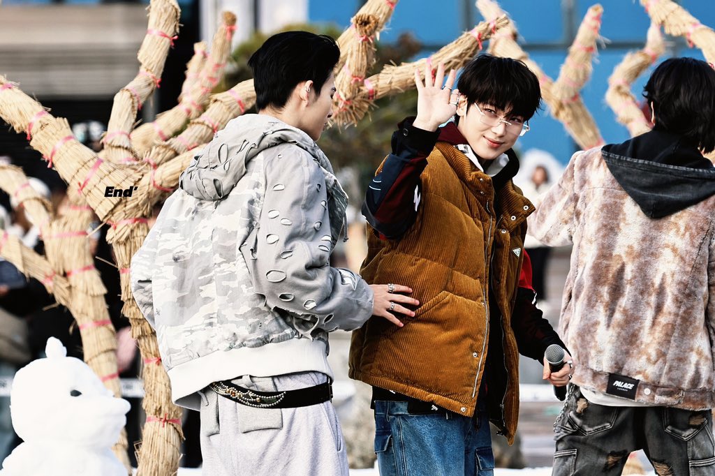 EN7ernally's tweet photo. this sequence of ni-ki and sunoo bickering lmao 😭😂 https://t.co/Hg4KWbhwg5