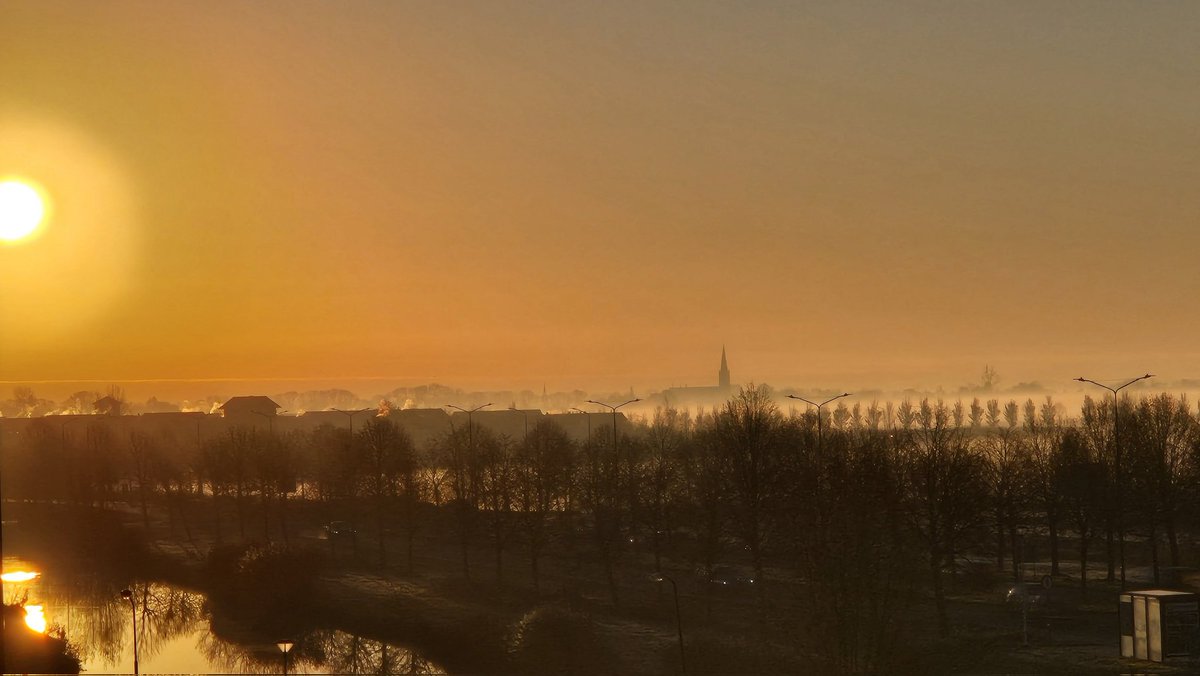 Zo maak je ze toch niet elke dag mee. #sunrise