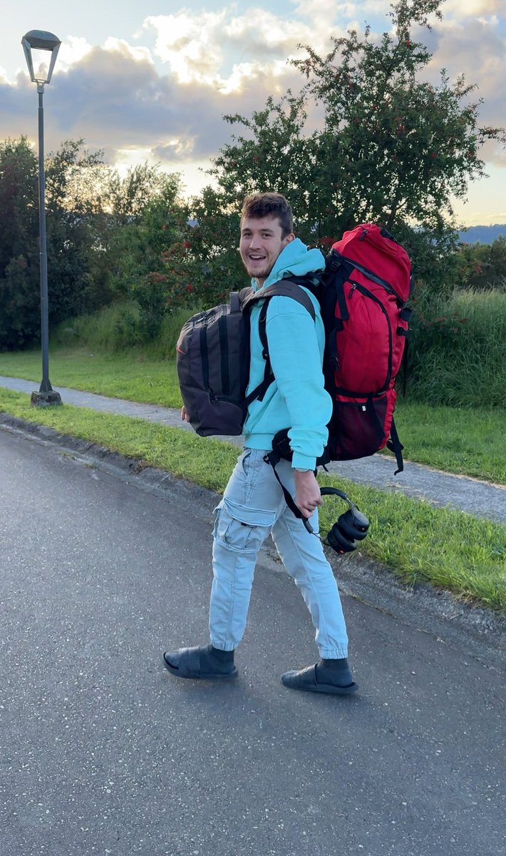 Reisen im Flieger ✈️ ist es nicht stresst so unnötig. Kauft euch n van oder Rad 🤣🥲  der Backpackende Boss 🌚