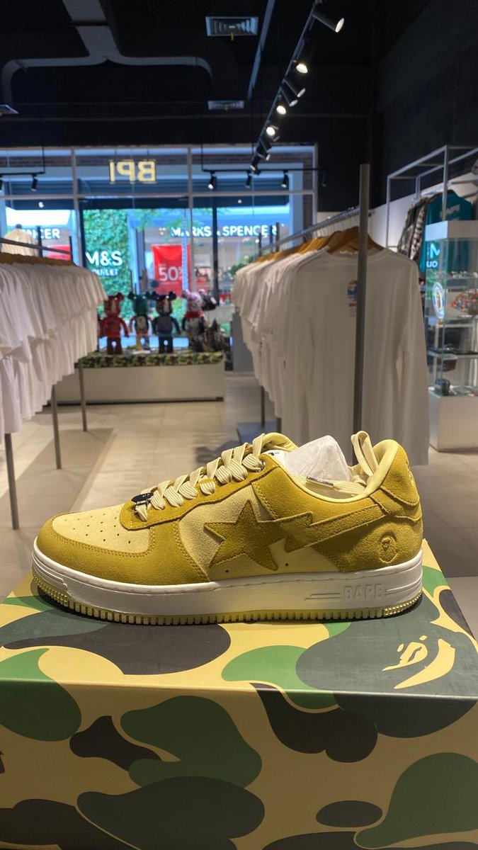 serli_dewi's tweet photo. gatau bakal nyampe mana ini tweet. niat mau jualin sepatu aja. Ini masih Baru dari toko. Harga normal 5,055,000 gua jual rugi 2,500,000 please jan nawar lagi🥹 Us 8 ukuranindo 41/42 .  Bantu Viralin dong temen🙏🏻 https://t.co/NnGnBV43Z6
