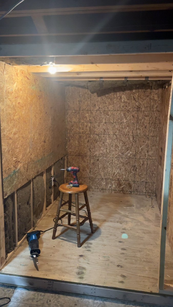 NoahVoiceActor's tweet photo. ELECTRICITY ⚡️ 😱 and some more plywood up!!! (Don’t pay attention to the duct tape it’s just to hold up before we put more plywood up) https://t.co/EwvMg7hHPm