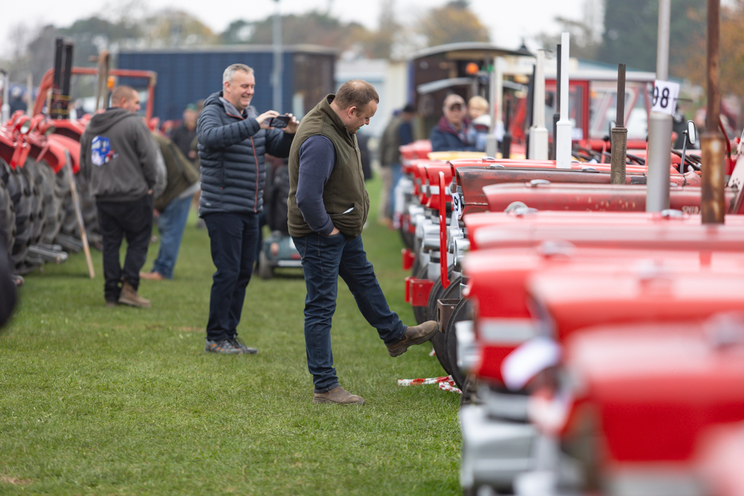 Vintage Tractor Show tweet media
