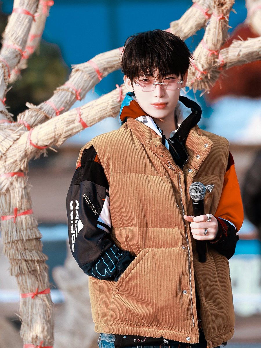 blckpnksn's tweet photo. look at how beautiful sunoo is 😫 https://t.co/tZnjynfVUs