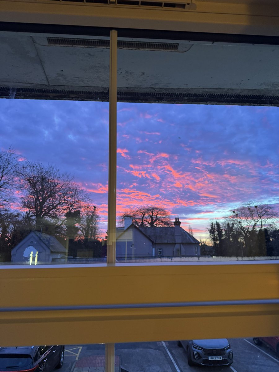 Morning sky in Wrexham this Friday. How beautiful!!!! #breathe #TakeNotice #FridayVibes 💜
