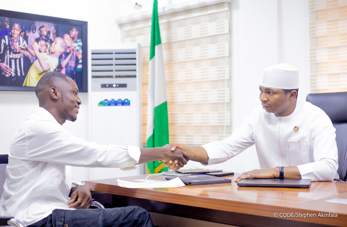 Elaska Mark tweet media