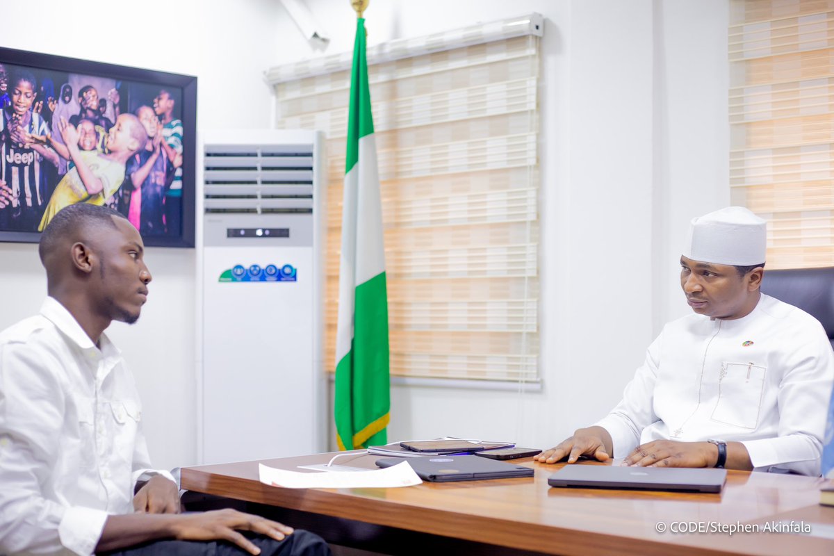 Elaska Mark tweet media