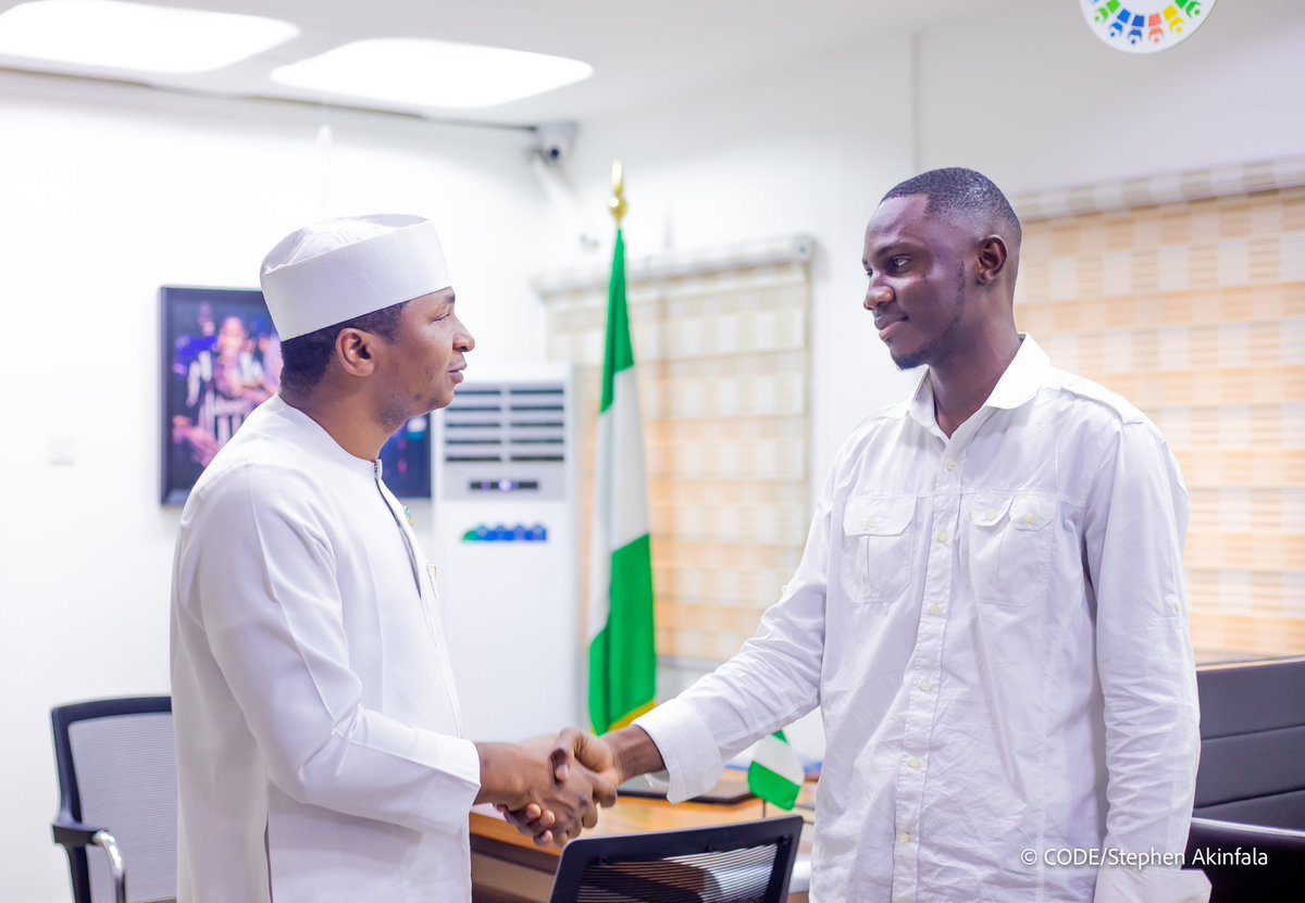 Elaska Mark tweet media