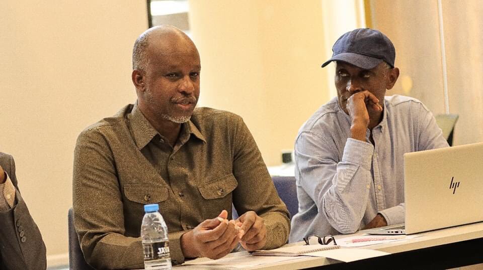 SoDMA_Somalia's tweet photo. 1/4 Deputy Commissioner Dr. Ahmed A. Adan, in collaboration with the Director of Food Security and Social Protection at SoDMA, successfully concluded a productive four-day training program on the Integrated Food Security Phase Classification (IPC). https://t.co/5mUkeC1YCU