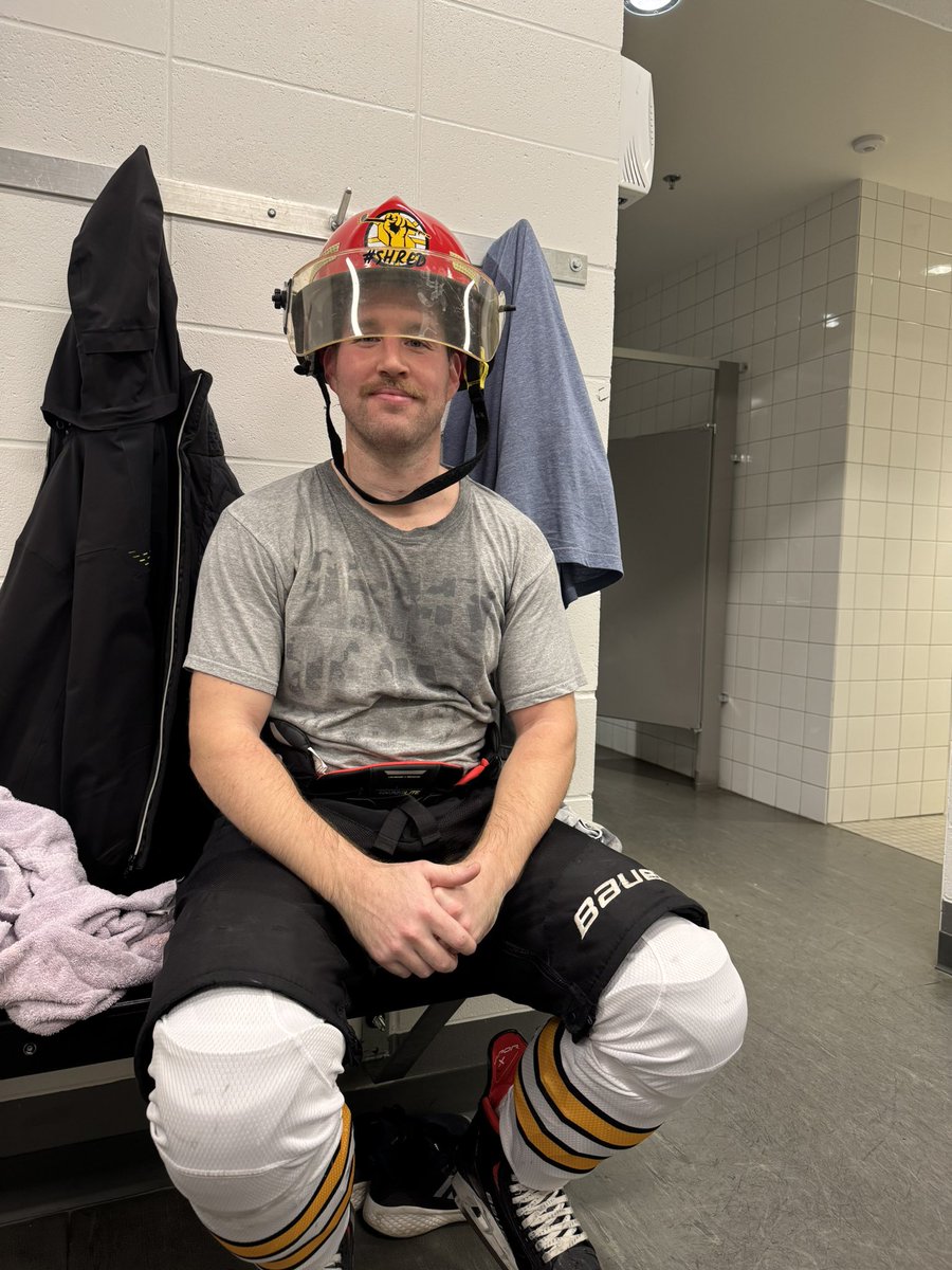 Shredders_CCRHL's tweet image. We didn’t really want to give it to him because not only locked us out of the dressing room but took the dressing room key home with him. But the guy scored 6 fuckin’ goals so the SOG is @brianEd19 #shred #muzz