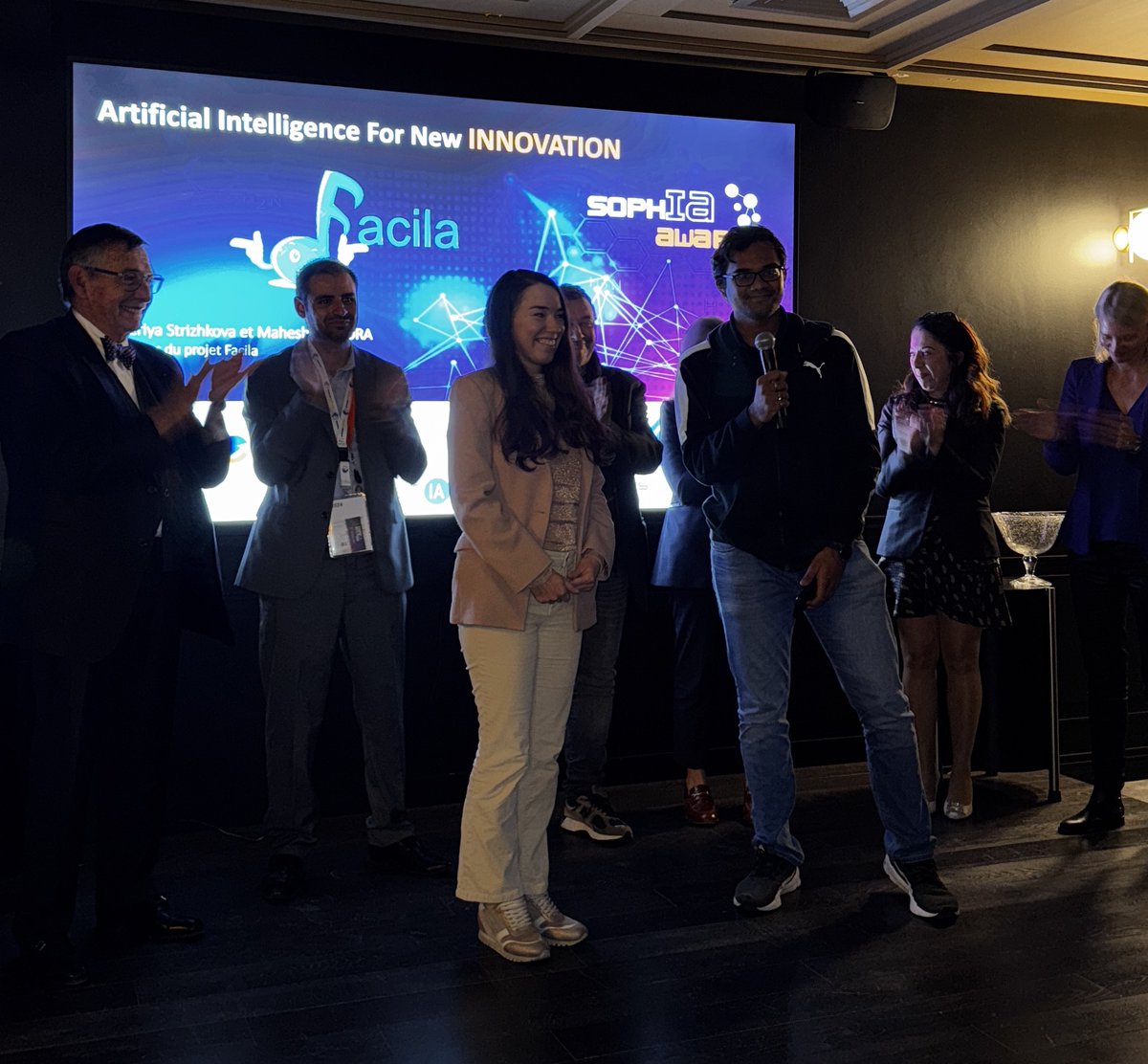 Maison de l'Intelligence Artificielle (@maison_ia) on Twitter photo 🏆Remise des prix SOPHIA AWARDS <a href="/Summitsophia/">SophI.A Summit</a>✨
Avec Jean-Pierre Mascarelli et <a href="/VLellouche06/">Vanessa Lellouche</a> Conseillère Départementale représentant le Président <a href="/AlpesMaritimes/">alpesmaritimes</a>, Président Maison de l'IA <a href="/ca_ginesy/">Charles Ange Ginésy</a>
🏅Vanessa Lellouche a remis le Prix du meilleur poster et le Prix du jury 🏆Remise des prix SOPHIA AWARDS <a href="/Summitsophia/">SophI.A Summit</a>✨
Avec Jean-Pierre Mascarelli et <a href="/VLellouche06/">Vanessa Lellouche</a> Conseillère Départementale représentant le Président <a href="/AlpesMaritimes/">alpesmaritimes</a>, Président Maison de l'IA <a href="/ca_ginesy/">Charles Ange Ginésy</a>
🏅Vanessa Lellouche a remis le Prix du meilleur poster et le Prix du jury