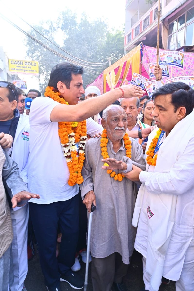 CongressSevadal's tweet photo. राजौरी गार्डन विधानसभा, #DelhiNyayYatra में उमड़ा जनसैलाब कह रहा है कि अब बदलाव की लहर हर दिल्ली वासी के दिलों में है। https://t.co/R7ee2SRJc7