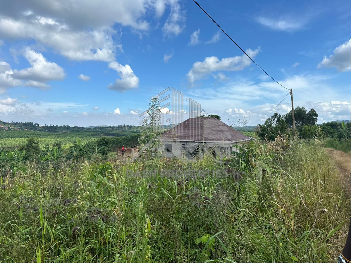 Properties_Dash's tweet image. This well-located plot of land is available for sale in the peaceful and developing areas of  Nakyeyerongosa, near Kakiri Town, off Kampala-Hoima Road
For more information or to arrange a viewing, please contact us
#DashProperties #RealEstate #Kakiri #Kampala #Invest #PlotForSale