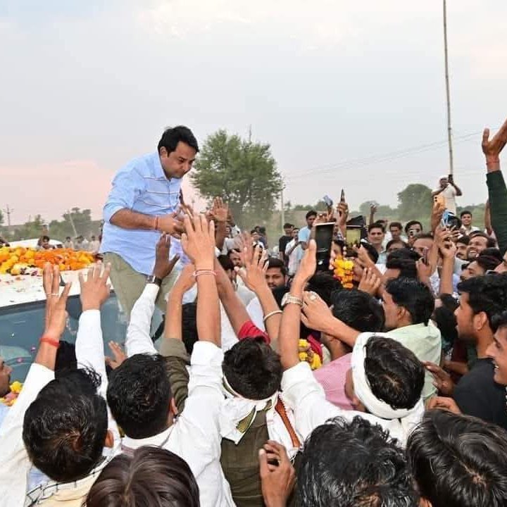 Laddu Ram (@byadwal147) on Twitter photo सोई हुई हुकूमत को आज शाम 7 बजे युवाशक्ति जगाने का काम करेंगी।
नरेश की रिहाई के लिए लिए हुंकार भरेंगे।
Hastage ka specially ध्यान रखें।
#नरेश_मीणा_को_रिहा_करो
<a href="/Rajeshwari_Mina/">Rajeshwari Meena</a> <a href="/Jeetuburdak/">Jeetu Burdak</a> <a href="/AjeetMeena0113/">Ajeet Meena</a> <a href="/1K_Nazar/">एक नजर</a> <a href="/NareshMeena__/">Naresh Meena</a> <a href="/AadivasiSamachr/">आदिवासी समाचार</a> <a href="/AbrarMalarana/">अबरार मलारना</a> <a href="/dilkhushmeena53/">DILKHUSH MEENA</a> सोई हुई हुकूमत को आज शाम 7 बजे युवाशक्ति जगाने का काम करेंगी।
नरेश की रिहाई के लिए लिए हुंकार भरेंगे।
Hastage ka specially ध्यान रखें।
#नरेश_मीणा_को_रिहा_करो
<a href="/Rajeshwari_Mina/">Rajeshwari Meena</a> <a href="/Jeetuburdak/">Jeetu Burdak</a> <a href="/AjeetMeena0113/">Ajeet Meena</a> <a href="/1K_Nazar/">एक नजर</a> <a href="/NareshMeena__/">Naresh Meena</a> <a href="/AadivasiSamachr/">आदिवासी समाचार</a> <a href="/AbrarMalarana/">अबरार मलारना</a> <a href="/dilkhushmeena53/">DILKHUSH MEENA</a>