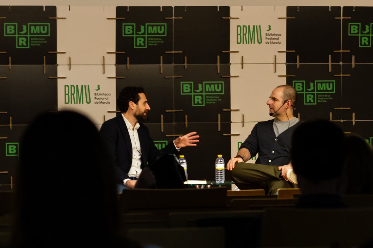 El cine es para verlo, y también, para escucharlo si quienes te hablan de cine y series saben tanto y lo hacen con tanta pasión como <a href="/Albertoenserie/">Alberto Rey</a> un mano a mano  con <a href="/manuelnicolasm/">Manuel Nicolás</a> 📽️#ElCineComoGeneroLiterario 📽️🎞️🎥