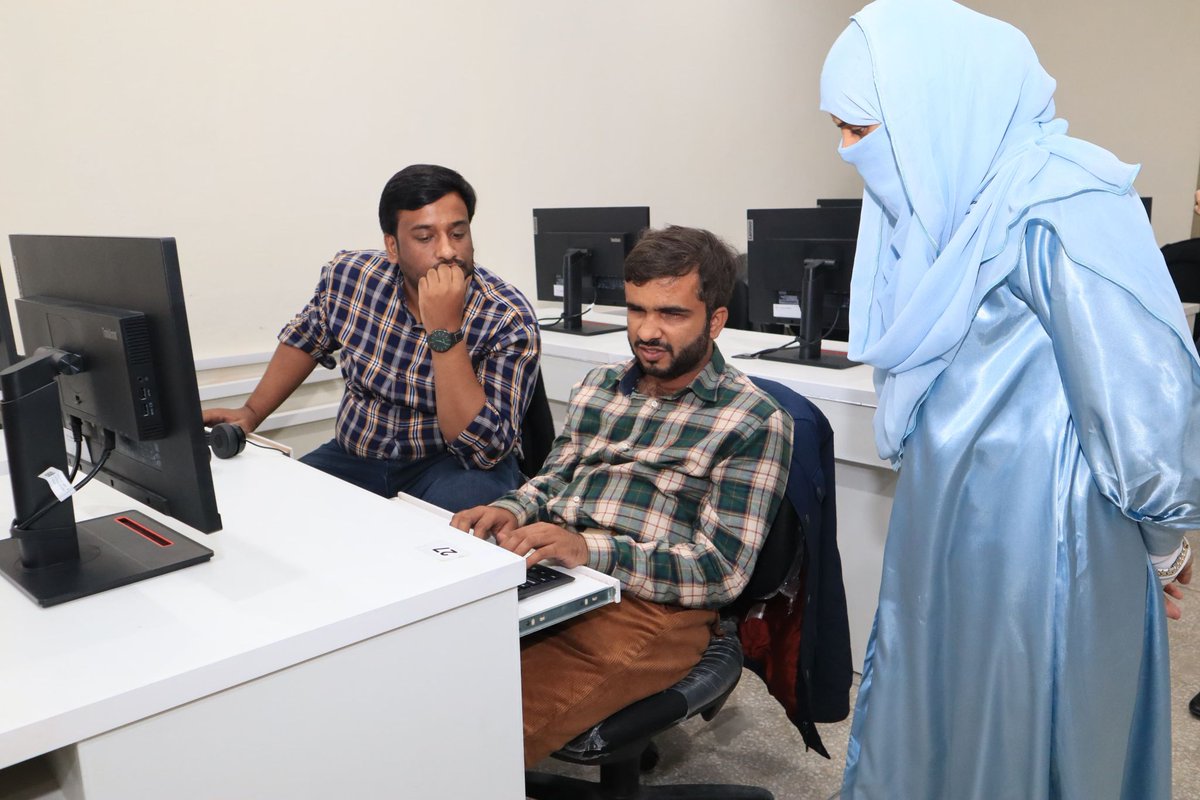 ITUBDTDirector's tweet photo. The 1st edition of a 3-week “Intro to Computer Basics for the Visually Impaired” train-the-trainer program is underway in 🇵🇰! With support from @ITUDevelopment, Norway, and #STFoundation, the #DigitalTransformation Centre @VUPakistan is training instructors on #DigitalSkills. https://t.co/pPc1xGAgnz