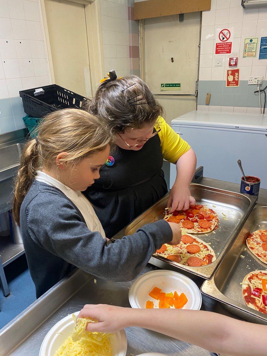 Laura Tannahill Centre tweet media