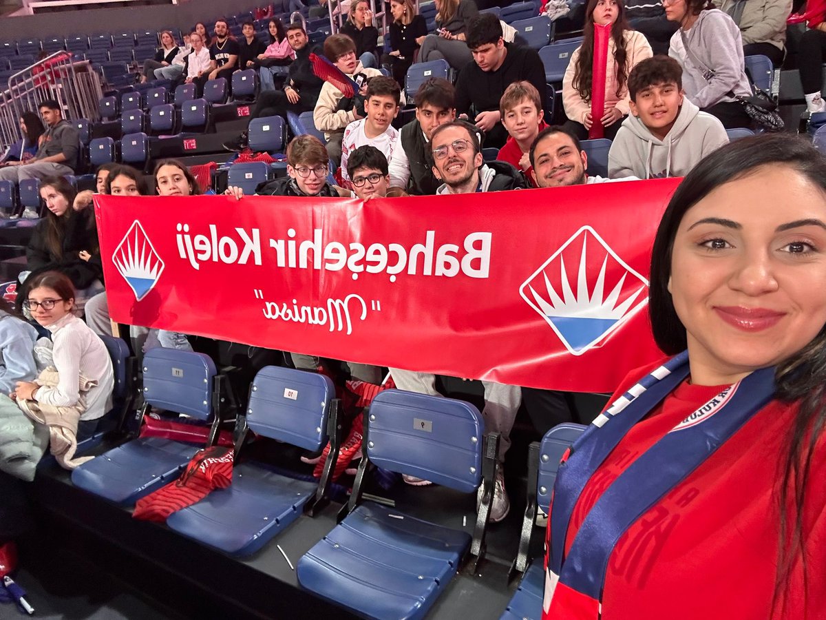 Bahçeşehir Koleji Basketbol A takımımızın Eurocup 9. Hafta mücadelesinde sahasında  CJB Badalona ile oynayıp  89-78 galip geldiği maçta kampüsümüz olarak tribünden desteğimizi verdik ❤️💙🏀

@dagozlem 
<a href="/fatlihann/">Fırat atlıhan</a> 
<a href="/ozgeeasln/">Özge ASLAN</a> 
<a href="/Savas_BOYAR/">Savaş BOYAR</a> 
<a href="/barisszgn/">Barış SEZGİN</a> 
<a href="/nurdanzorer/">Nurdan Gundogdu</a> 
<a href="/BKBasketbol/">Bahçeşehir Koleji Spor Kulübü</a>