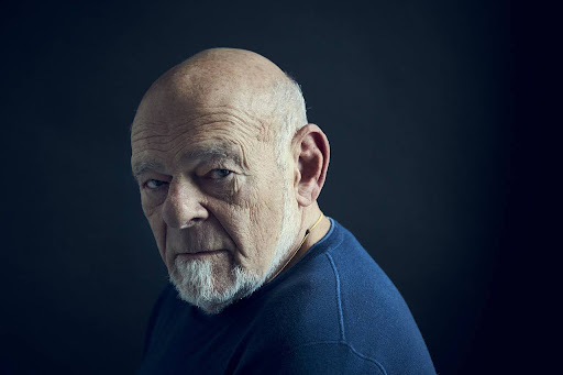 这个人能预测未来。

他在 2008 年金融危机前，以 390 亿美元卖掉了他的公司。

在他去世时，他拥有全美近 80,000 套公寓。

这是我们这一生中最伟大的投资者之一“坟墓舞者”传授的六堂课：🧵