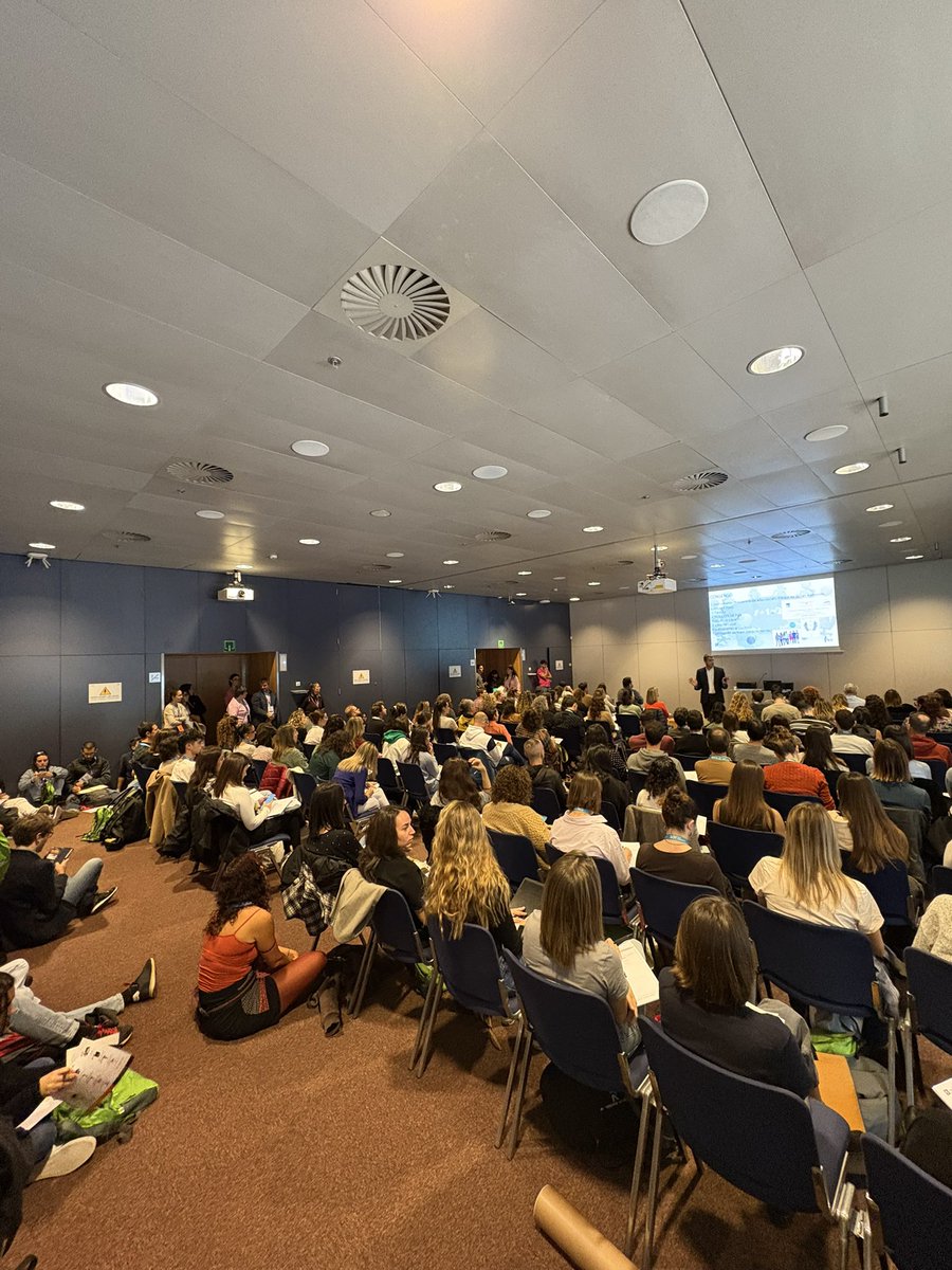 Inici de la primera ponència i èxit de ple al <a href="/CCIB/">Desarrollo Pallasca</a>. Establimentria clinica y fisioteràpia vestibular a càrrec de Santiago Crucci de la comissio de fisioteràpia vestibular postura i funció d’equilibri, <a href="/ColFiCat/">CFC</a> #ftp24