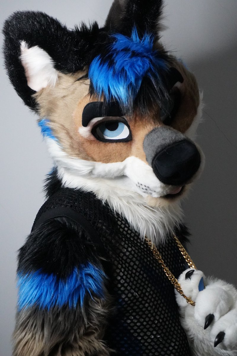 yamazakimusic's tweet photo. Exploring some new looks. K-Pop vibes with a "furry" twist. 🐺✨ I've been listening to Taemin a lot and had to gave this a try. What do you think of this look? ☺️ I guess there are no boundaries when it comes to Korean idol fashion 😄 #YamazakiMusic #FurryMusician #KPopVibes https://t.co/3NsTowA3Ml