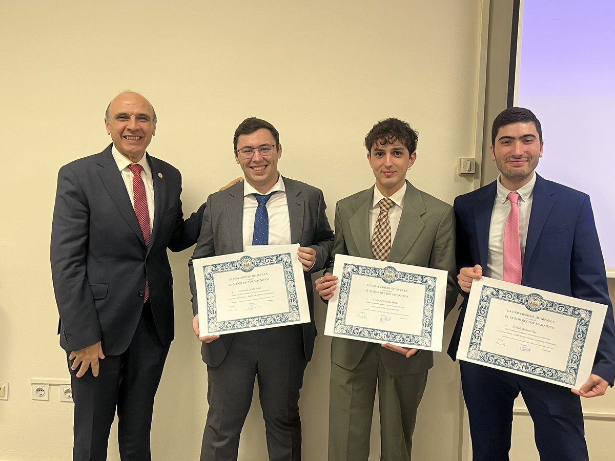 fisicaUS's tweet photo. Ayer celebramos la festividad de San Alberto Magno, donde las facultades de Ciencias de @unisevilla , @BiologiaUS, @matematicasUS, @QuimicaUs y @fisicaUS, entregamos una distinción a nuestros mejores expedientes del23/24.
Queremos felicitar efusivamente a todos los premiados. https://t.co/nMbxqdZ49A