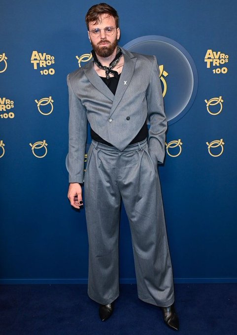 EricvanKleef's tweet image. Als je ruzie hebt met je stylist en hij je keihard terug pakt.   
#timhofman  #Feyenoord  #boos  #wokeklojo