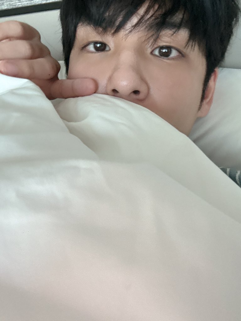 헉 이불셀카 또 왔다