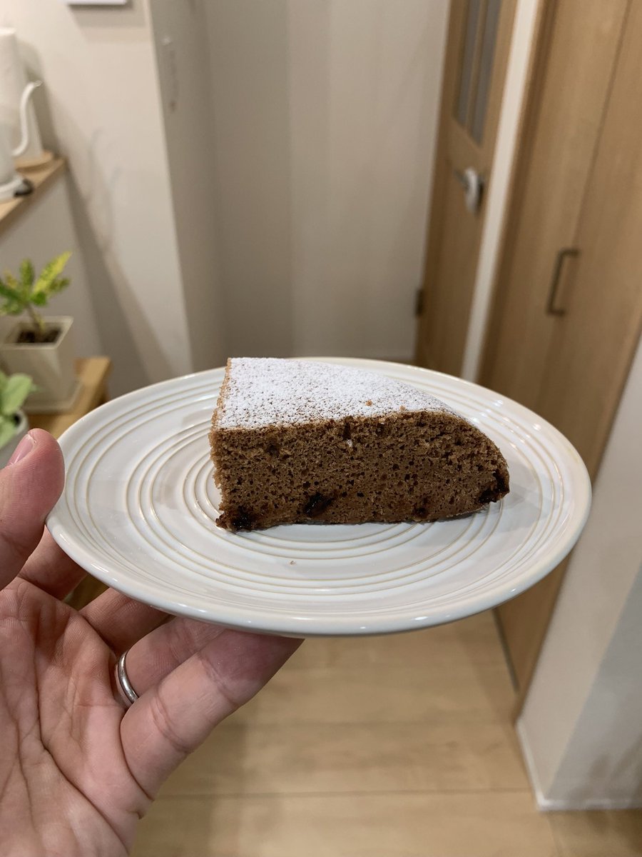 tannpakukennkyu's tweet photo. エクスプロージョンのプロテインを使って
プロテインケーキを作りました。　

【作り方】
プロテイン60g
水100ml
卵1個
ホットケーキミックス100g
チョコチップ（個人的に必要）

上記の混ぜて炊飯器へ入れて炊飯の
ボタンを押して完成✨

すぐにできるから試してみて👍

＃エクスプロージョン　＃プロテイン
＃エクスプロージョンアンバサダー第6期
