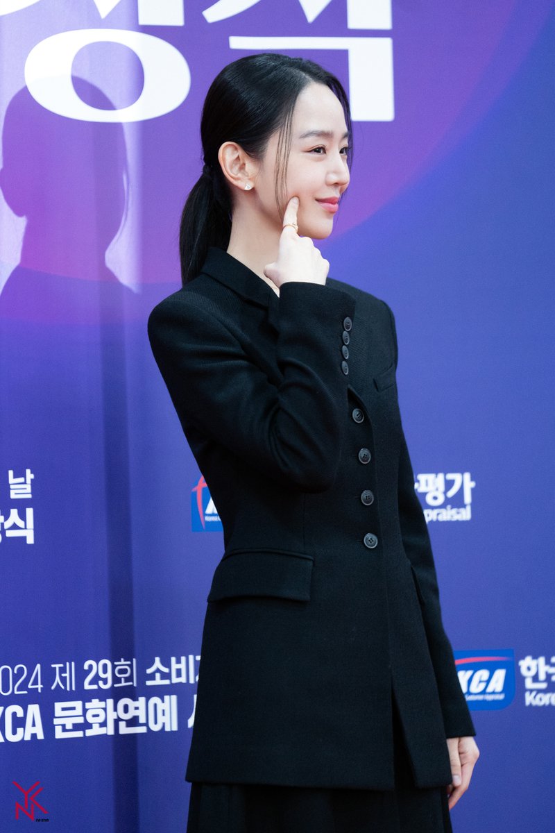 [🏆] #신혜선 #소비자의날시상식

[소비자의 날 시상식]에서 드라마 <웰컴투 삼달리>를 통해 🎉’2024 시청자가 뽑은 올해의 배우’ 상🎉을 수상한 혜선 배우!

근본 손하트부터 보조개 볼콕까지❤️
비하인드도 놓칠 수 없죠!

다시 한 번 수상을 축하합니다🏆

#ShinHaeSun