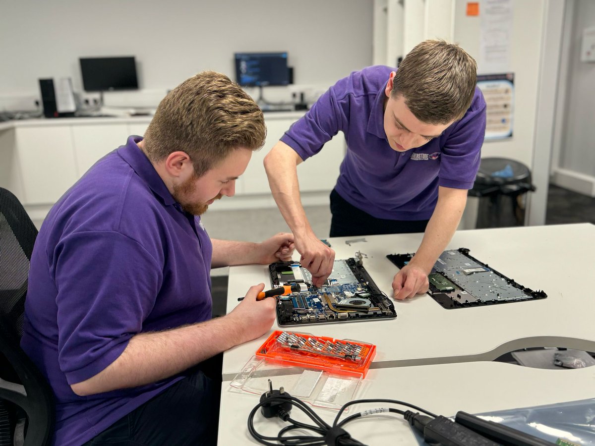 Cornerstonebs's tweet image. Behind the scenes of a successful network!
Our skilled IT engineers work together to keep your systems running smoothly.
If your business needs IT support 👉 loom.ly/pYYaXvA
Contact 0845 223 2400
#ITEngineers #TeamworkMakesTheDreamWork #CoreTechSolutions
