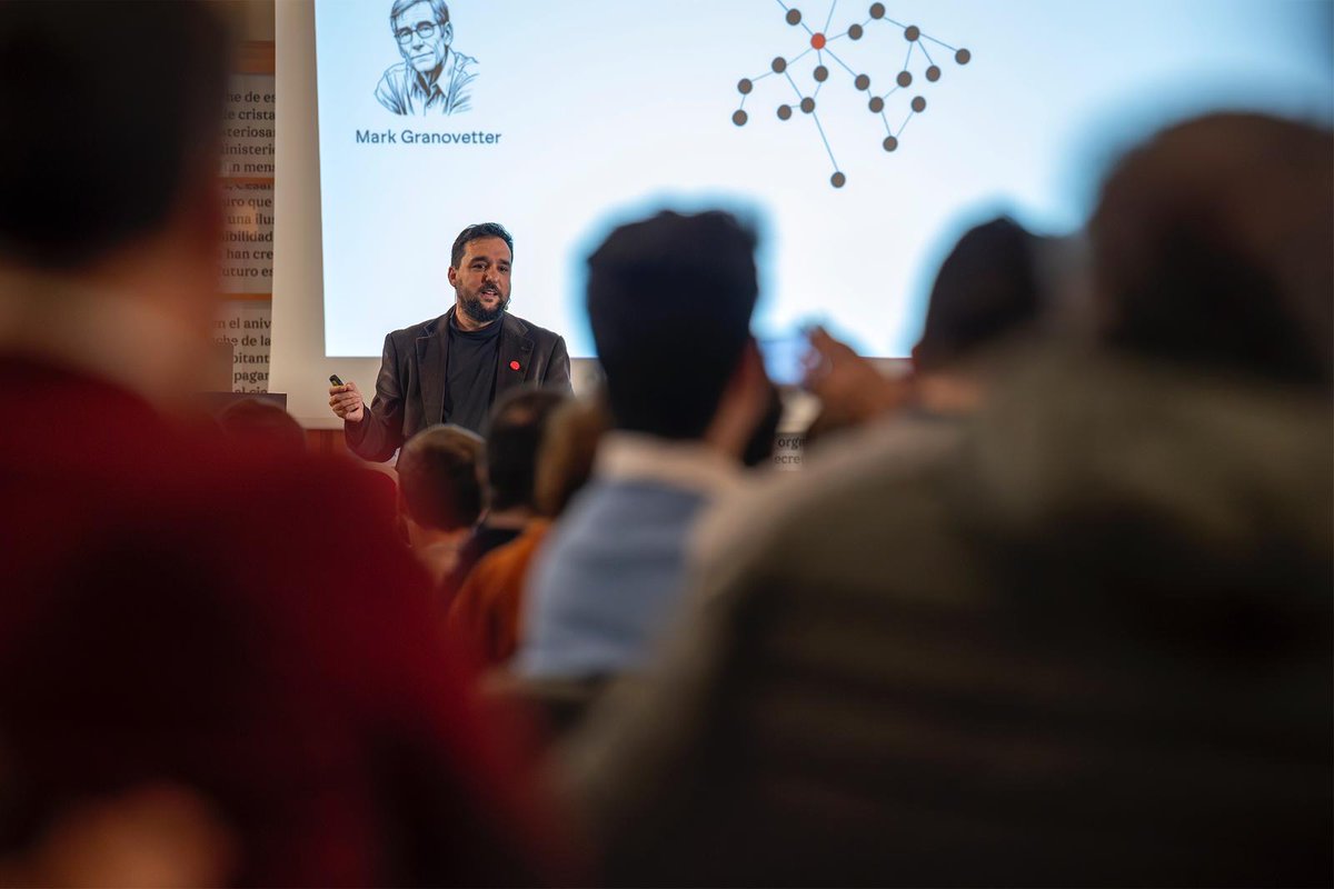 El #YBSFuturLAB ha sido una experiencia brutal de aprendizaje, innovación, inspiración y transformación social. 

Les corresponde a las 100 personas que asistieron valorar el evento más que a mí, pero el feedback en caliente no ha podido ser mejor. Quiero agradecer a cada una de