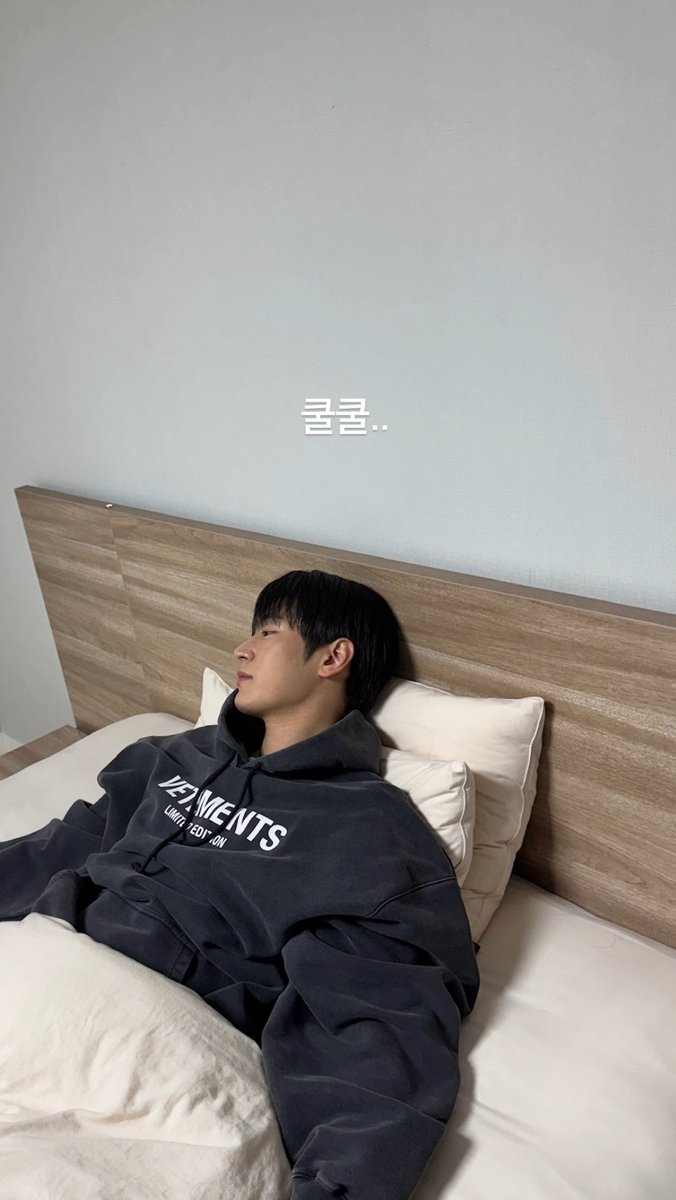 tu_suerte_'s tweet photo. 갬성차이봨ㅋㅋㅋㅋ 

인스타                                                         위버스 https://t.co/8z0UKkuACz