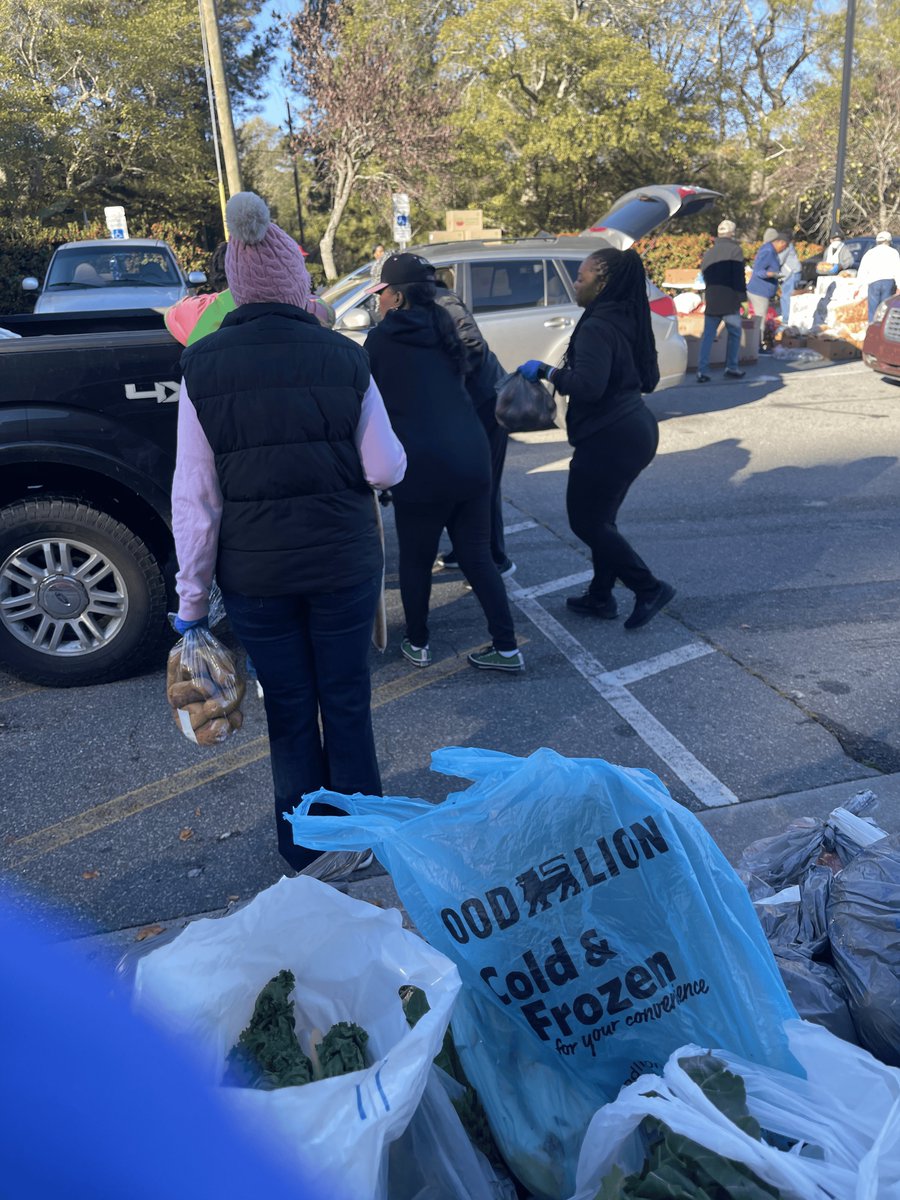It is yet another opportunity to serve our community in Zebulon, NC. Chapter members worked hard during the monthly food distribution supporting Bread of Life for America. We serve all mankind with a smile. #ChiRhoOmegaAKA #AKA1908 #ServiceToAllMankind #BreadOfLife