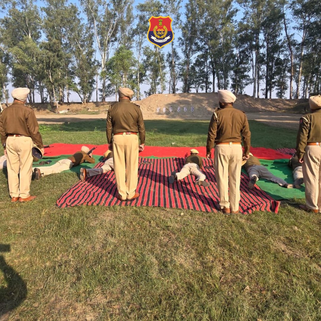 PP_Gurdaspur's tweet photo. Gurdaspur Police organised the 2 Day fire practice of force to improve their firing skills and to tackle any untoward incident.
#FiringPractice
#DisciplineAndFitness https://t.co/fnmpTCzoDb