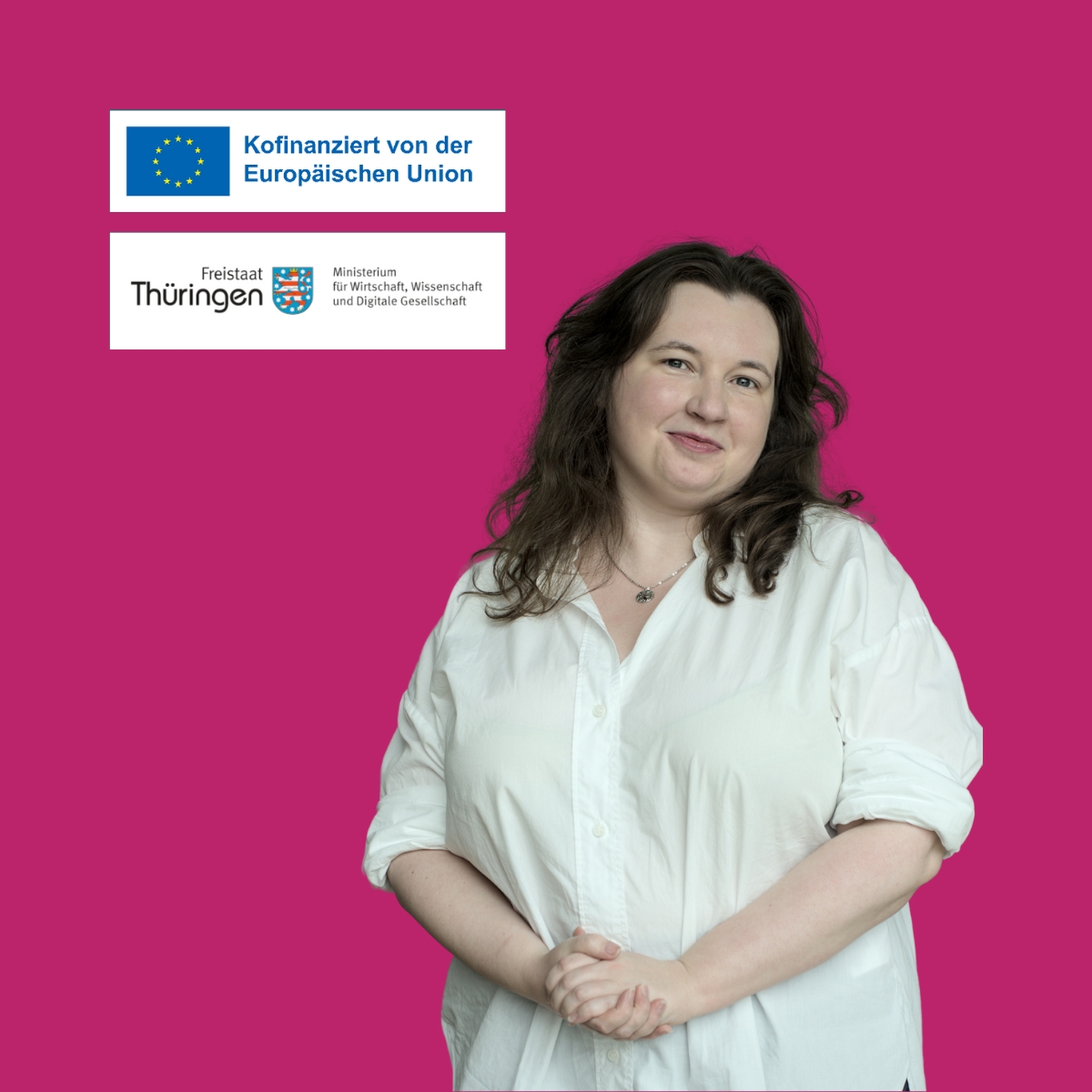 Dynamic42_Jena's tweet photo. Research alliance Vascu-Chip with @mosig_lab, we are developing a stem cell-based liver model. The result will be a #biochip for personalized drug testing. Learn more here: https://t.co/bATaSn9luI
#EFRE funding @aufbaubank https://t.co/JX3DNpzA2R