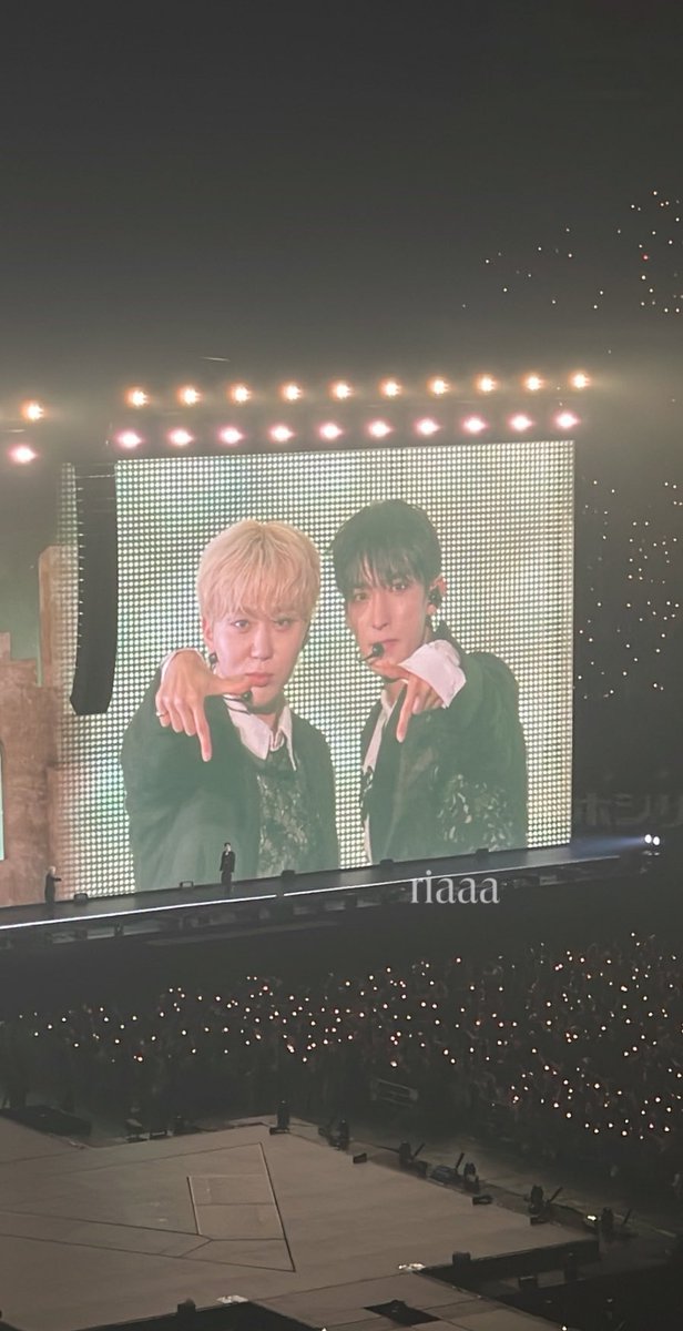 riaaa ୨୧ tweet media