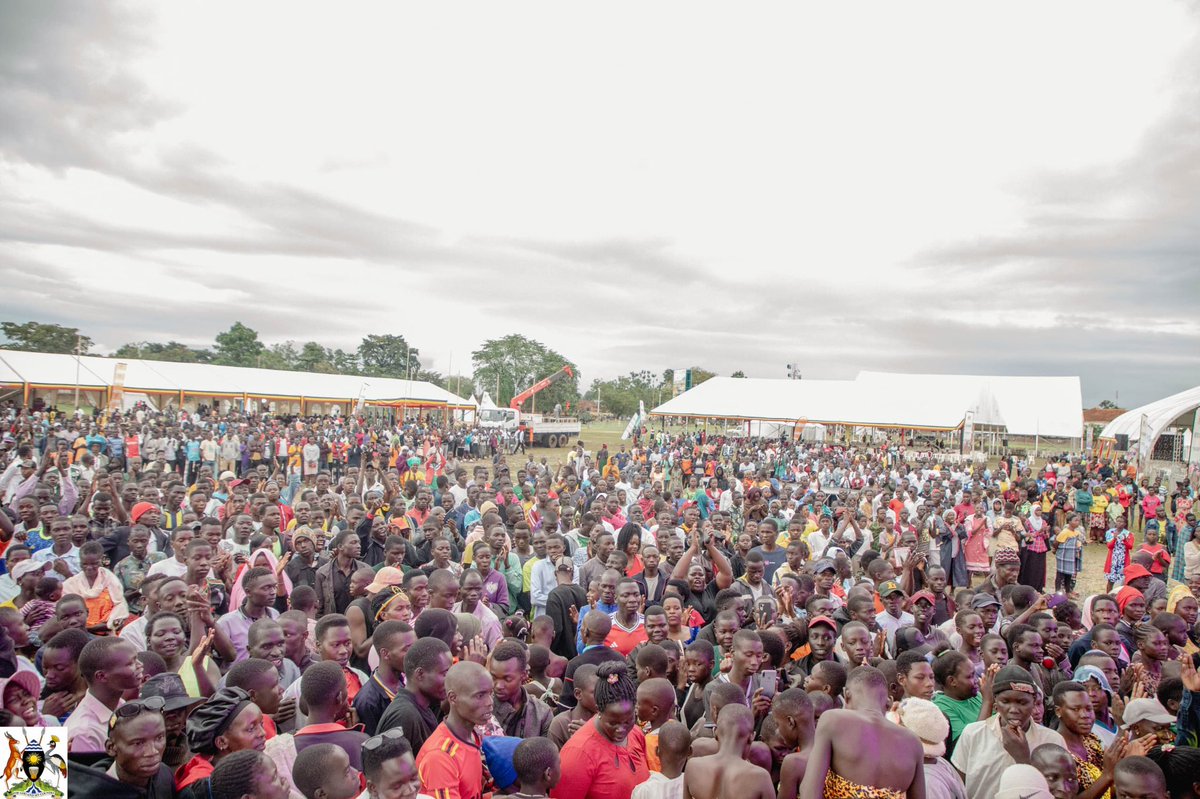 Deputy Director of the Bank of Uganda Alex Lwanja and Akello shared valuable financial literacy insights with the Ateker communities during the ongoing Ateker Reunion Festival at Soroti Sports Ground.This event, celebrating unity among various Ateker-speaking groups.