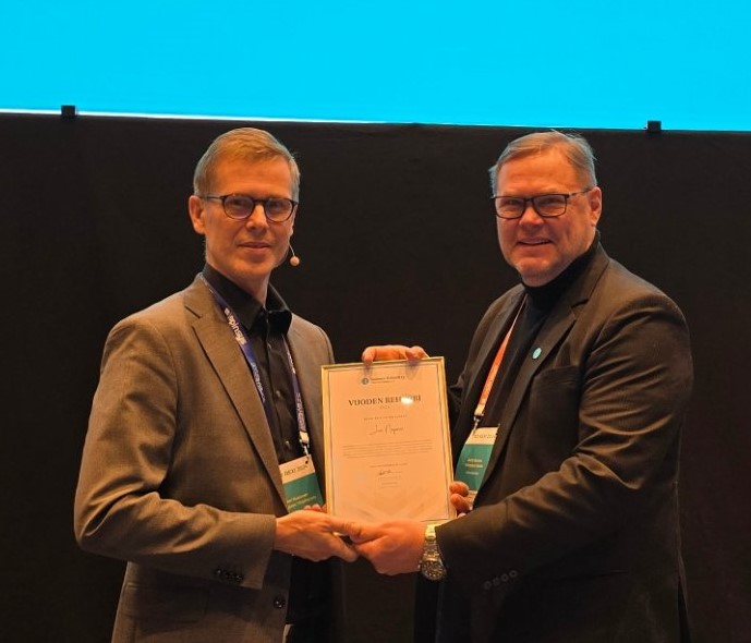 Vuoden Rehtori 2024 on Seinäjoen yhteiskoulun rehtori Jari Noponen. #rehtori #suomentärkeinjohtaja #vuodenrehtori  #prorexi2024 suomenrehtorit.fi/web/2024/11/29…