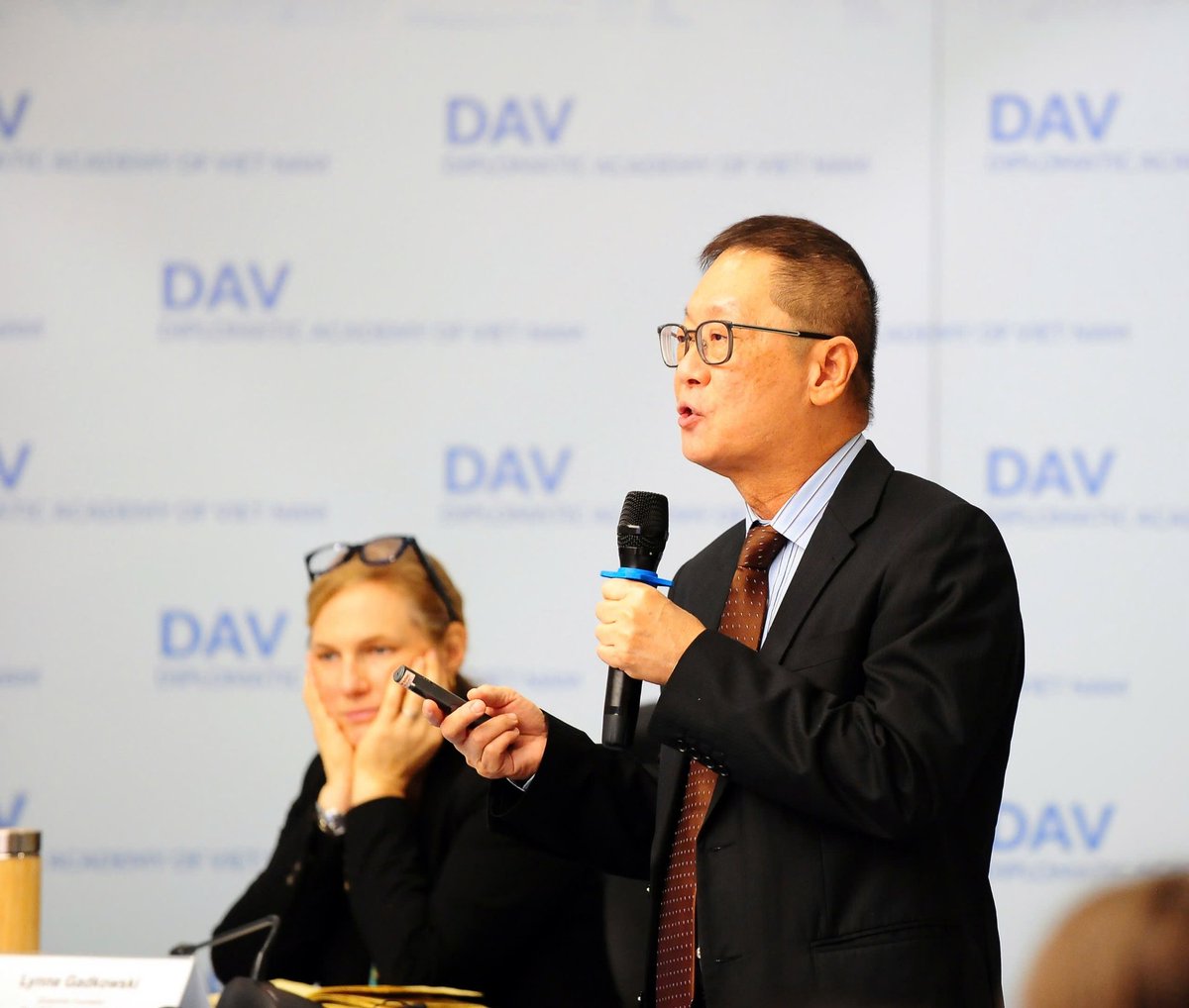 On Nov 25, DAV&amp;EXBS proudly hosted the workshop on U.S. Trade Management System: Global Experiences and Implications for Viet Nam. Many international trade experts together explored timely insights into this strategic topic. Thanks to the US Embassy in 🇻🇳 for making it a reality!