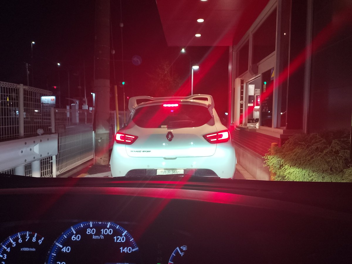 mc50real's tweet photo. 前の車、猫耳付いてる…
可愛い… https://t.co/0HUAfgvkn4