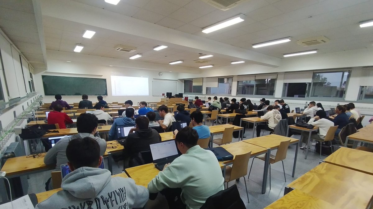 Jesus Martinez-Gomez (@gomezjmartinez) on Twitter photo Ayer seguimos con la 3ª ed. de la liga de código <a href="/esiiab/">ESII</a> de la <a href="/uclm_es/">Universidad de Castilla-La Mancha</a> con una competición bastante animada, llenando 2 clases un jueves por la tarde, y con una asistencia media de 95 estudiantes en 4 sesiones. En breve publicaremos los nombres de los/as campeones/as de invierno Ayer seguimos con la 3ª ed. de la liga de código <a href="/esiiab/">ESII</a> de la <a href="/uclm_es/">Universidad de Castilla-La Mancha</a> con una competición bastante animada, llenando 2 clases un jueves por la tarde, y con una asistencia media de 95 estudiantes en 4 sesiones. En breve publicaremos los nombres de los/as campeones/as de invierno