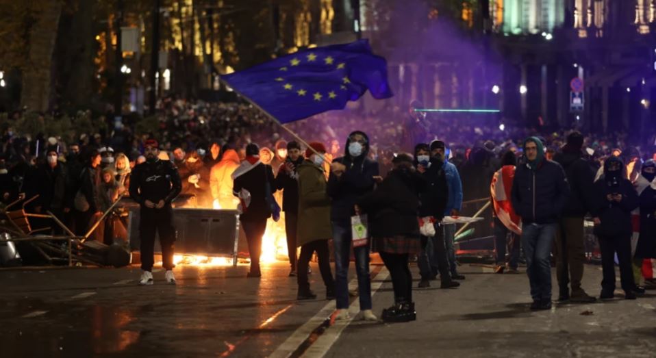 AxelThill's tweet image. With its goal of a political union, it is impossible for the EU to respect national interests and traditional values. All is based on a questionable compromise.
Lets get back to a European Community of sovereign friends, with similar goals, different speeds and nuances.