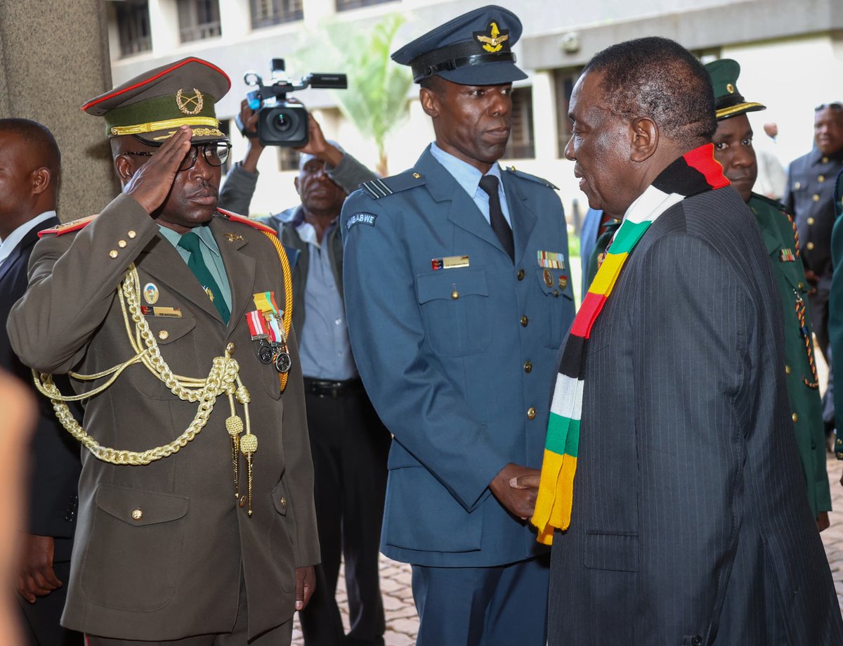 ThembaniNews's tweet photo. Commander-in-Chief of the Zimbabwe Defence Forces President Mnangagwa is presiding over the Joint Command and Staff Course Number 37 graduation ceremony at Staff College in Harare this morning. https://t.co/b4FWwPhpUe