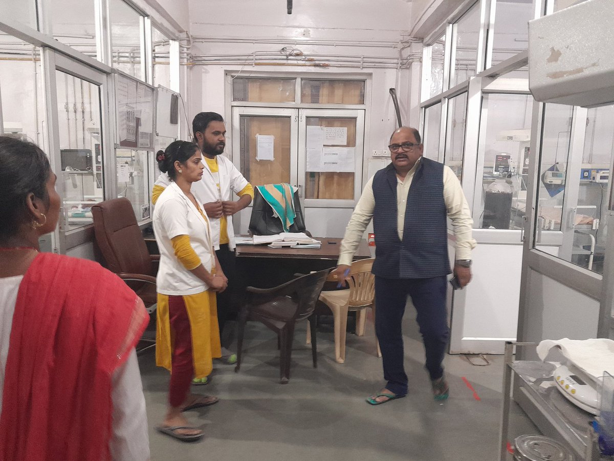 CmoSwti10623's tweet photo. मुख्य चिकित्सा अधिकारी महोदय    
  जनपद श्रावस्ती   द्वारा जिला चिकित्सालय पहुंच कर इमरजेंसी वार्ड लेबर रूम एवं N S N C U   वार्ड का  निरीक्षण किया गया https://t.co/WhQPk6lb03