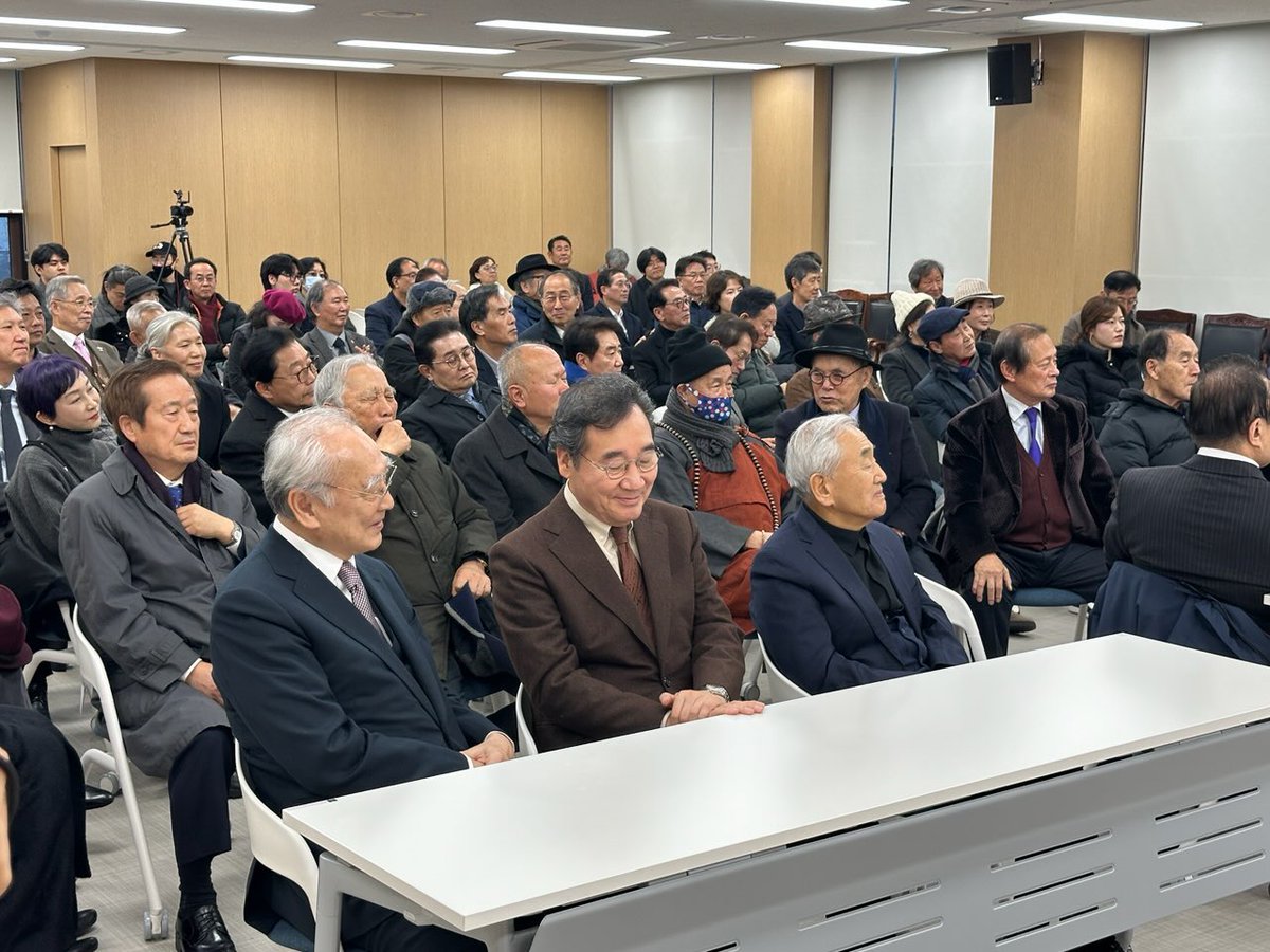 <사상계 재창간>

1950~60년대 지식인과 학생들의 폭발적 사랑을 받았던 지성 월간잡지 '사상계'가   재창간됩니다. 내년 1월부터 격월간으로 세상과 다시 마주합니다. 1970년 김지하의 '오적'을 싣고 폐간된 이래 55년 만의 일입니다. 그 보고모임에 함께했습니다.

'사상계' 재창간은 어둠 속의 한