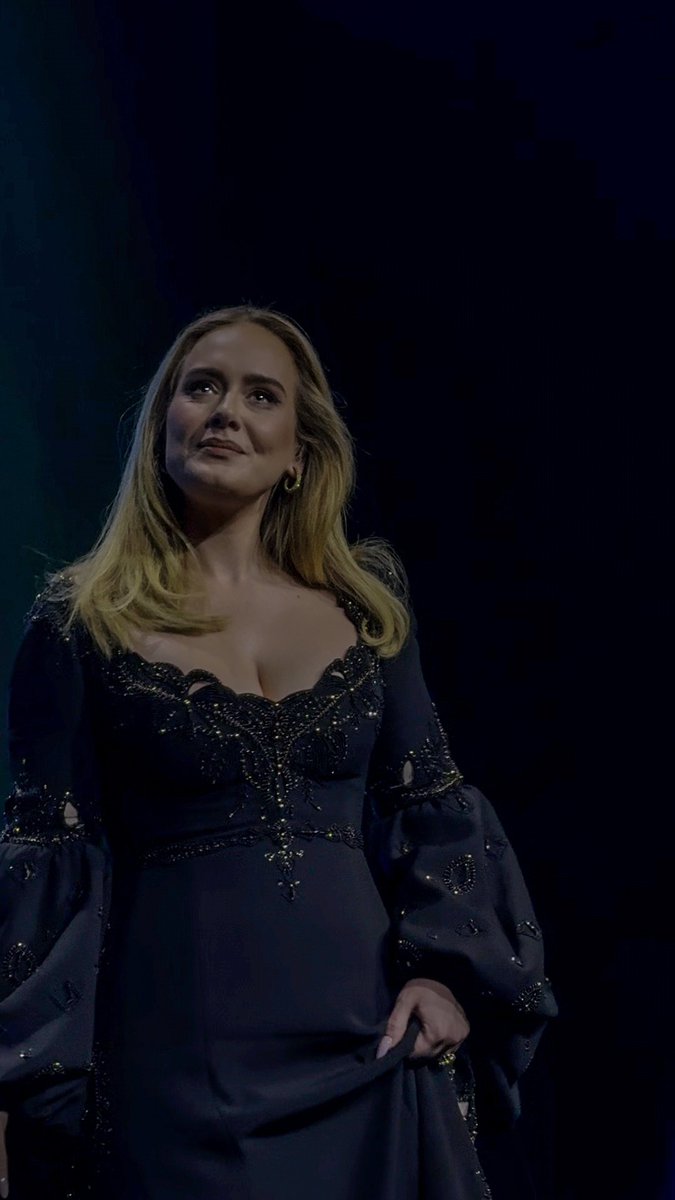 Adeleisspecial's tweet photo. My favorite baby panda always ๐#WeekendsWithAdele #show100 https://t.co/39Ar3R7MwP